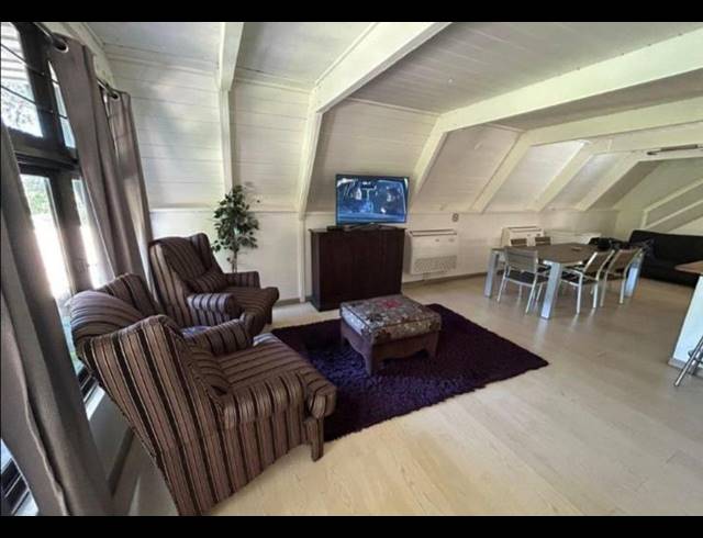 5 BEDROOM HOUSE FOR SALE IN MEER EN SEE